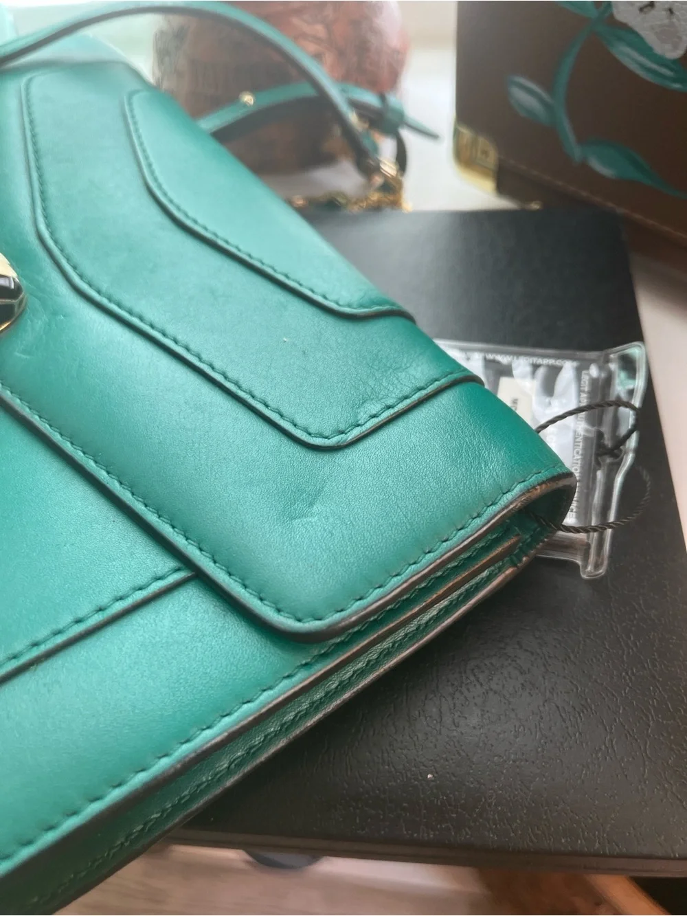 Elegant Green Leather Crossbody with BROKEN Gold Chain and Serpent Clasp - Picture 8 of 9
